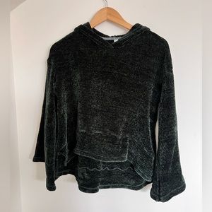 Green Velvet pullover sweater with trumpet sleeves